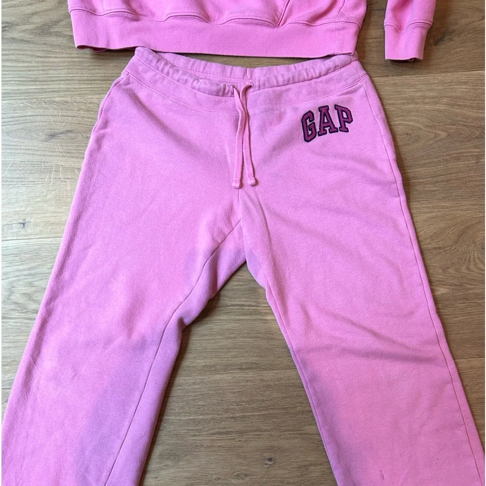 Pink Gap Sweat Suit - Picture 2 of 4